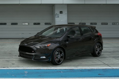File:Ford Focus ST '15 (GT7, Magnetic).jpg
