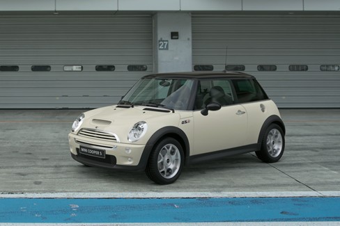 File:Mini Cooper S '05 (GT7, Pepper White).jpg