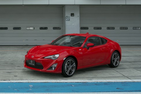 File:Toyota 86 GT '15 (GT7, Pure Red).jpg