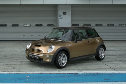 File:Mini Cooper S '05 (GT7, Solid Gold Metallic).jpg