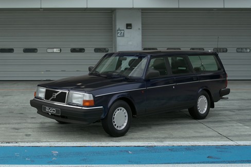 File:Volvo 240 SE Estate '93 (GT7, Dark Blue).jpg