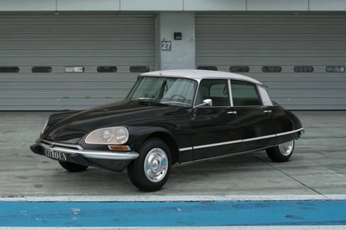 File:Citroën DS 21 Pallas '70 (GT7, Noir).jpg
