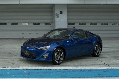 File:Toyota 86 GT '15 (GT7, Azurite Blue).jpg