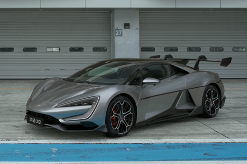 File:Yangwang U9 '24 (GT7, Moon Silver Metallic).jpg