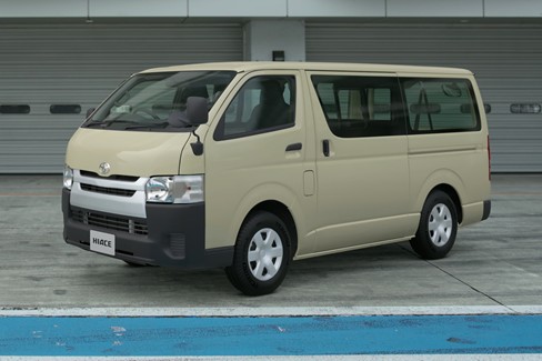 File:Toyota Hiace Van DX '16 (GT7, Light Yellow).jpg