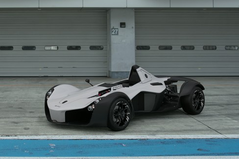 File:BAC Mono '16 (GT7, Robot White).jpg