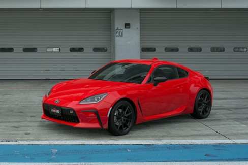 File:Toyota GR86 RZ '21 (GT7, Spark Red).jpg