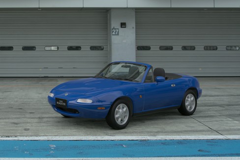 File:Mazda Eunos Roadster (NA) '89 (GT7, Mariner Blue).jpg