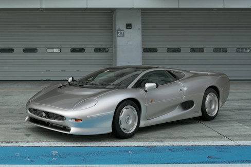 File:Jaguar XJ220 '92 (GT7, Spa Silver).jpg