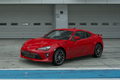 File:Toyota 86 GT Limited '16 (GT7, Pure Red).jpg
