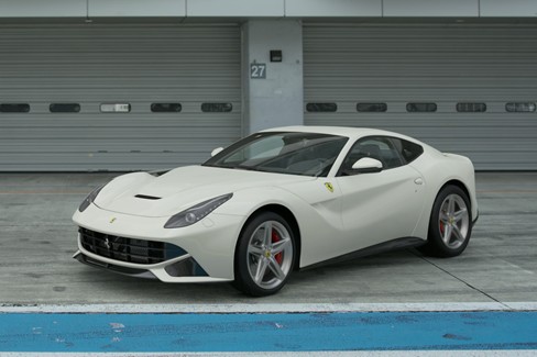 File:Ferrari F12berlinetta '12 (GT7, Bianco Avus).jpg