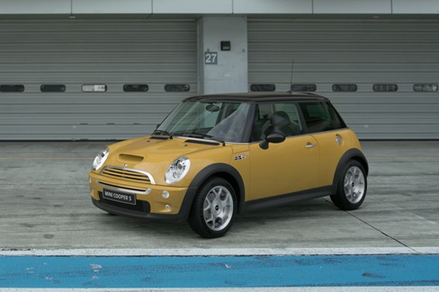 File:Mini Cooper S '05 (GT7, Liquid Yellow).jpg
