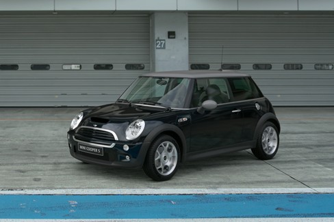 File:Mini Cooper S '05 (GT7, Astro Black Metallic).jpg