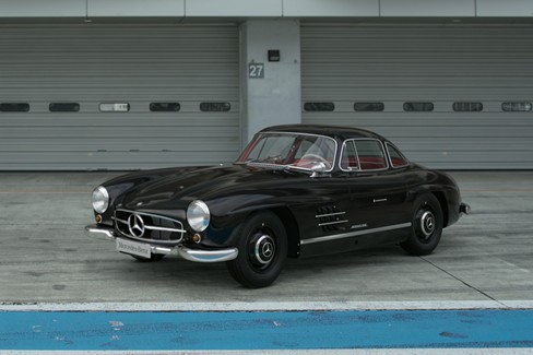 File:Mercedes-Benz 300 SL Coupé '54 (GT7, Schwarz).jpg