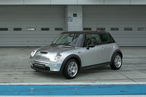 File:Mini Cooper S '05 (GT7, Pure Silver Metallic).jpg