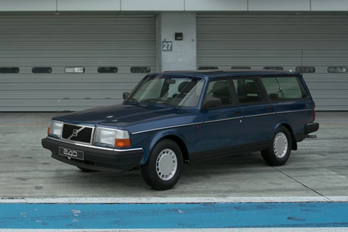 File:Volvo 240 SE Estate '93 (GT7, Blue).jpg