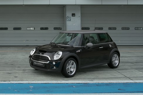 File:Mini Cooper S '05 (GT7, Jet Black).jpg
