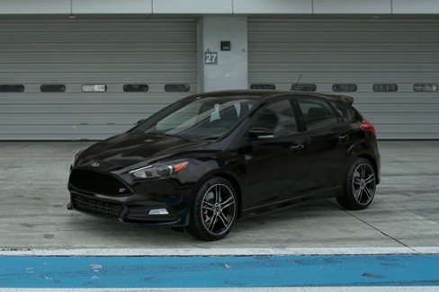 File:Ford Focus ST '15 (GT7, Tuxedo Black).jpg
