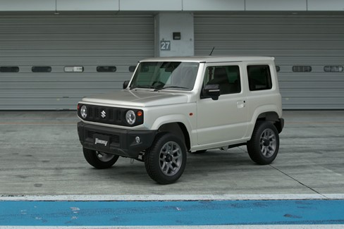 File:Suzuki Jimny XC '18 (GT7, Pure White Pearl).jpg